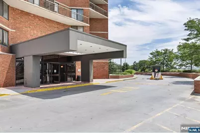 1705 Harmon Cove Tower, Secaucus, NJ 07094 - Photo 2