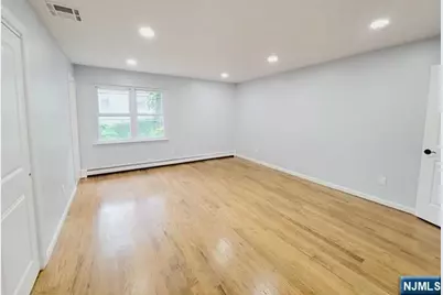 75 W Central Boulevard 2 #2, Palisades Park, NJ 07650 - Photo 2