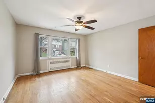 397 Oak St, Ridgefield, NJ 07657 - Photo 4