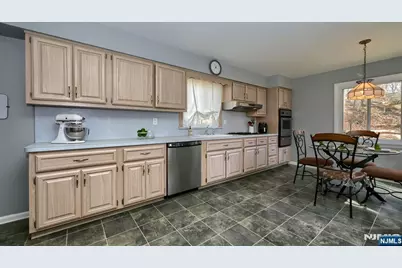 96 E Lions Head, Wayne, NJ 07470 - Photo 8