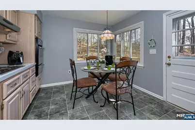 96 E Lions Head, Wayne, NJ 07470 - Photo 10