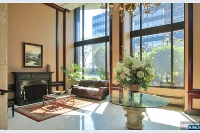 2077 Center Avenue 20J #20J, Fort Lee, NJ 07024 - Photo 2