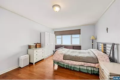 2077 Center Avenue 20J #20J, Fort Lee, NJ 07024 - Photo 6
