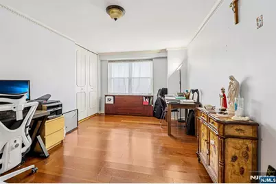 2077 Center Avenue 20J #20J, Fort Lee, NJ 07024 - Photo 8