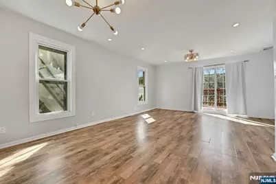 30 Columbia Terrace 2 #2, Edgewater, NJ 07020 - Photo 2