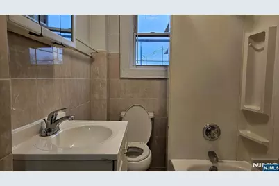 18 Forest Avenue 2 Fl #2 Fl, Englewood, NJ 07631 - Photo 2