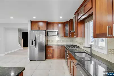 565 Center Street, Wood Ridge, NJ 07075 - Photo 6