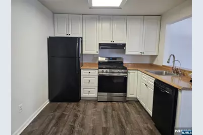 2 Markham Circle, Englewood, NJ 07631 - Photo 2