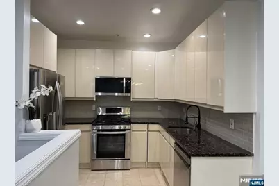 395 Kingston, West New York, NJ 07093 - Photo 2