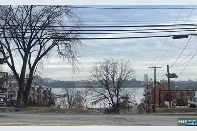 1332 River Road, Edgewater, NJ 07020 - Photo 2