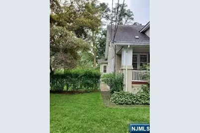 24 Washington Place 2 #2, Teaneck Township, NJ 07666 - Photo 4