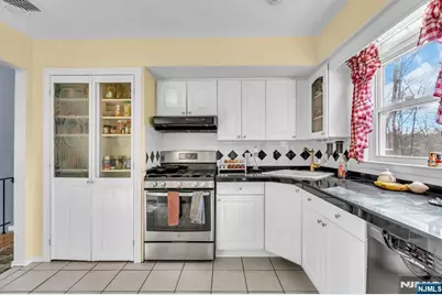 6 Whites Lane, Waldwick, NJ 07463 - Photo 12