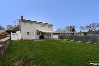 140 Manhattan Avenue, Waldwick, NJ 07463 - Photo 22