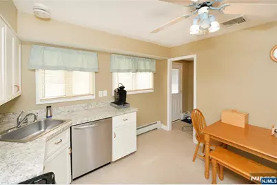 140 Manhattan Avenue, Waldwick, NJ 07463 - Photo 8