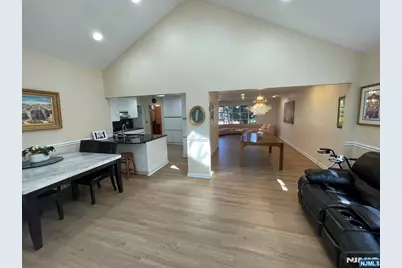 526 Rutland Avenue, Teaneck Township, NJ 07666 - Photo 8