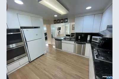 526 Rutland Avenue, Teaneck Township, NJ 07666 - Photo 10