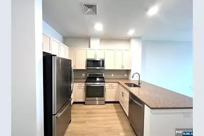 2050 Central Road 109 #109, Fort Lee, NJ 07024 - Photo 2