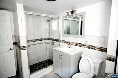 210 Warren Avenue Left A #Left A, Fort Lee, NJ 07024 - Photo 4