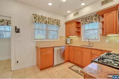 10 Lynn Court, Rutherford, NJ 07070 - Photo 8