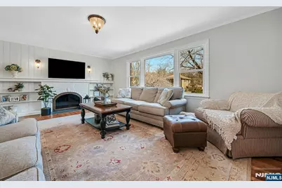 251 Paul Court, Hillsdale, NJ 07642 - Photo 2