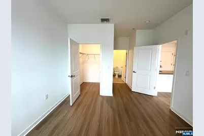 2050 Central Road 606 #606, Fort Lee, NJ 07024 - Photo 4