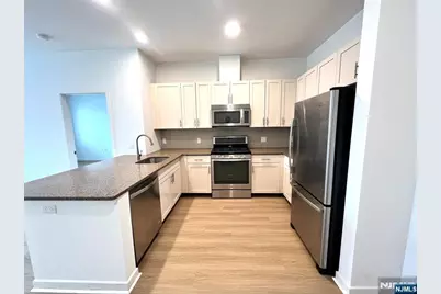 2050 Central Road 606 #606, Fort Lee, NJ 07024 - Photo 2