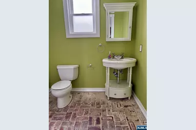 266 Livingston Avenue, Lyndhurst Township, NJ 07071 - Photo 10