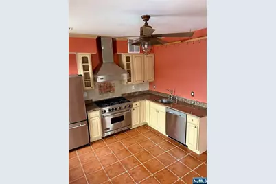 266 Livingston Avenue, Lyndhurst Township, NJ 07071 - Photo 6