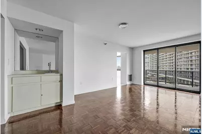 1512 Palisade Avenue 5B #5B, Fort Lee, NJ 07024 - Photo 12