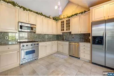 19 Sherbrooke Court 27 #27, Saddle River, NJ 07458 - Photo 14