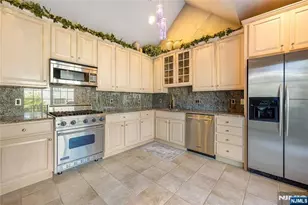 19 Sherbrooke Ct 27, Saddle River, NJ 07458 - Photo 14