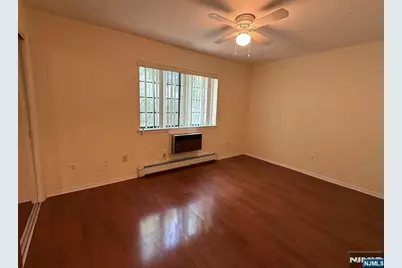 1419 Faulkner Court, Mahwah, NJ 07430 - Photo 4