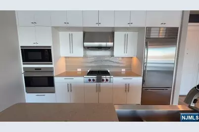 9 Somerset Lane 502 #502, Edgewater, NJ 07020 - Photo 14