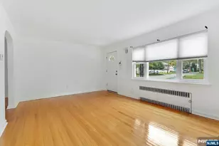 162 Washington Pl, Teaneck Township, NJ 07666 - Photo 4