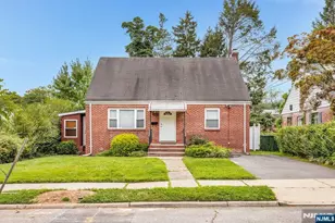 162 Washington Pl, Teaneck Township, NJ 07666 - Photo 1