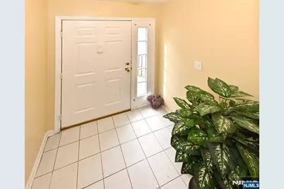 884 Somerset Court, Ramsey, NJ 07446 - Photo 4