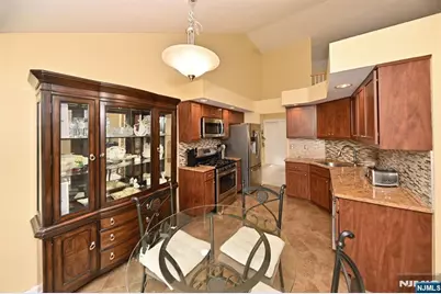 884 Somerset Court, Ramsey, NJ 07446 - Photo 8