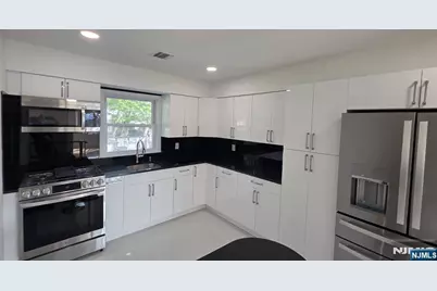 5200 Meadowview Avenue, North Bergen, NJ 07047 - Photo 8