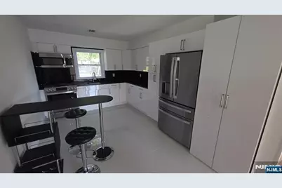5200 Meadowview Avenue, North Bergen, NJ 07047 - Photo 10
