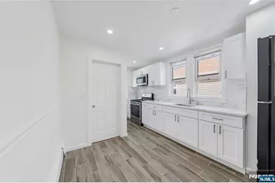 27 Monsignor Owens Place 2 #2, Nutley, NJ 07110 - Photo 8