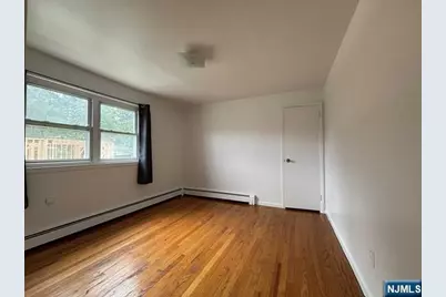 2004 Hoefleys Lane, Fort Lee, NJ 07024 - Photo 8