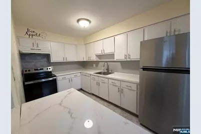 142 Maple Street 142 #142, Teaneck Township, NJ 07666 - Photo 2