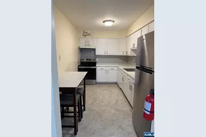 142 Maple Street 142 #142, Teaneck Township, NJ 07666 - Photo 4