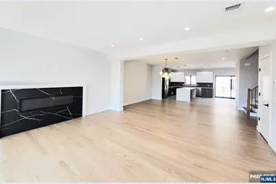 237 Grantwood Boulevard B #B, Palisades Park, NJ 07650 - Photo 2