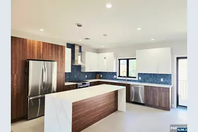 237 Grantwood Boulevard B #B, Palisades Park, NJ 07650 - Photo 4