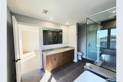 237 Grantwood Boulevard B #B, Palisades Park, NJ 07650 - Photo 12