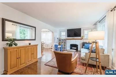 1125 W Laurelton Parkway, Teaneck Township, NJ 07666 - Photo 6