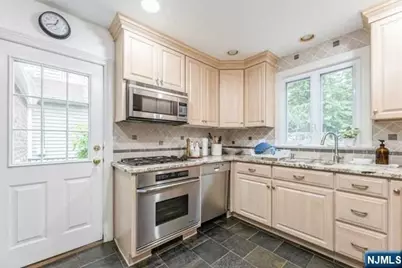 1125 W Laurelton Parkway, Teaneck Township, NJ 07666 - Photo 16