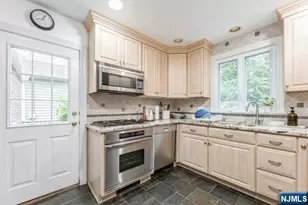 1125 W Laurelton Pkwy, Teaneck Township, NJ 07666 - Photo 16