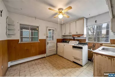 31 Cedar Street, Midland Park, NJ 07432 - Photo 12